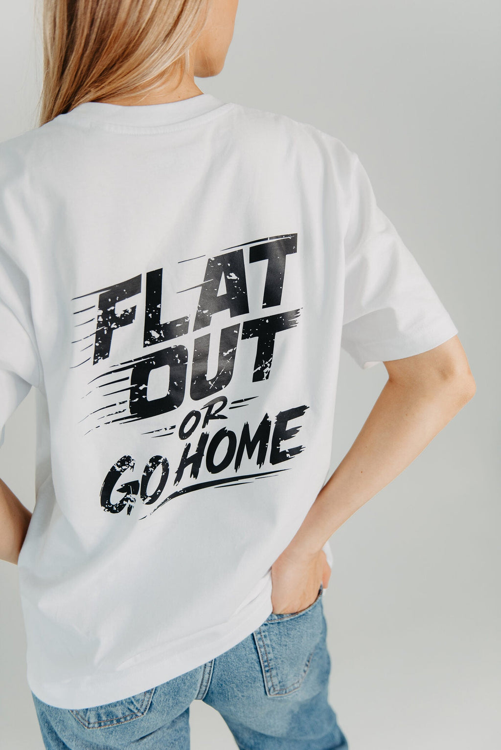 White oversized T-shirt with Mitsubishi Evolution design, extended sleeves and relaxed cut, 100% cotton