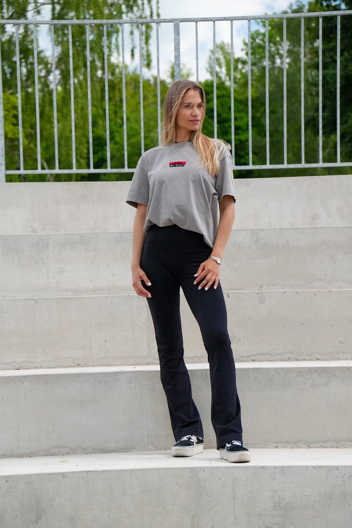 OVERSIZED T-SHIRT WITH LOGO