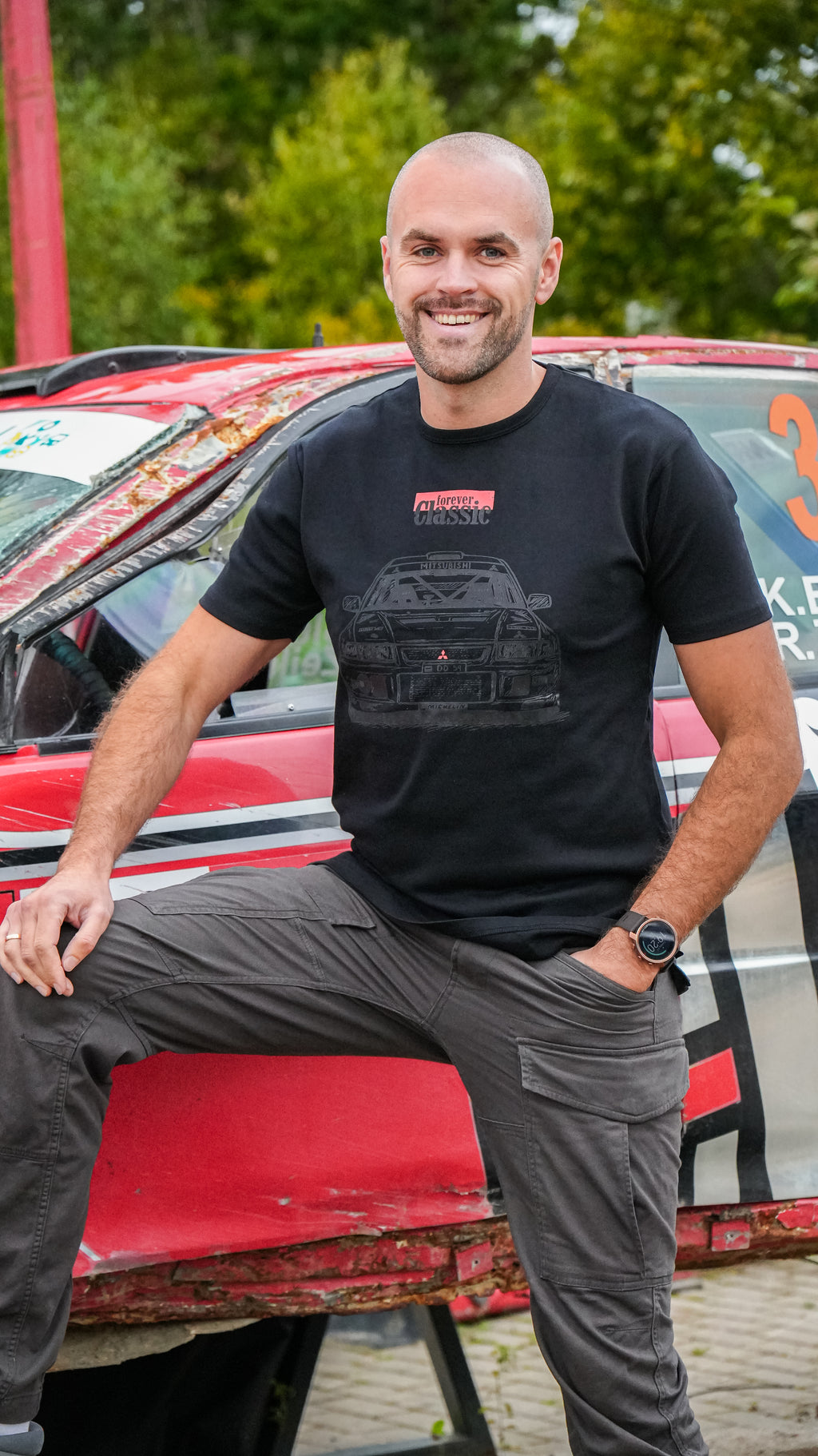 BLACK T-SHIRT
