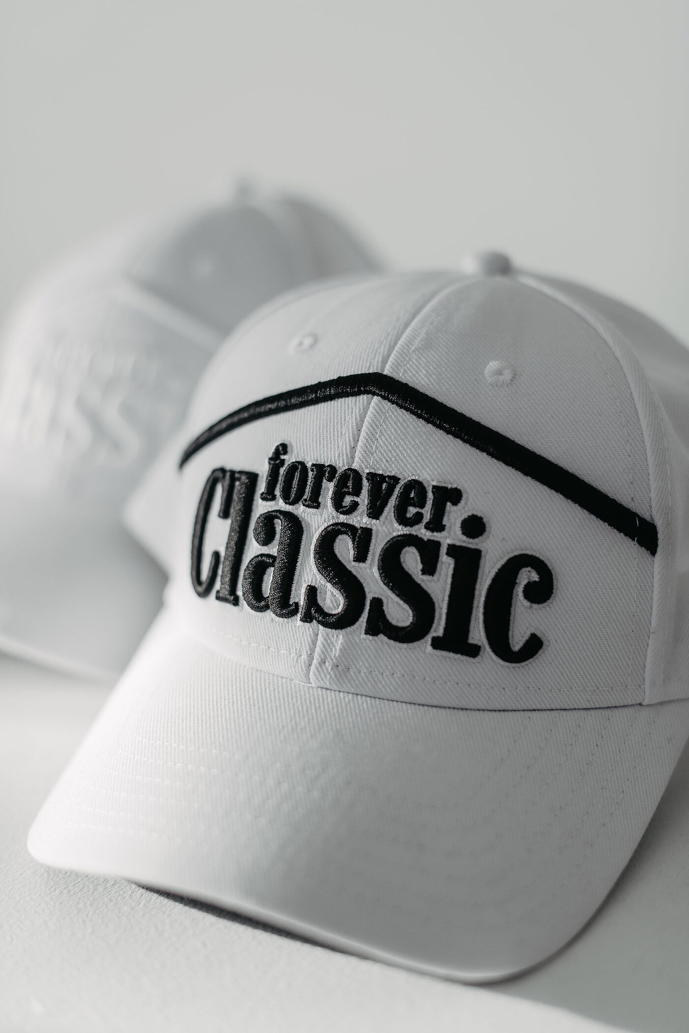 Forever Classic white and black baseball cap with brim