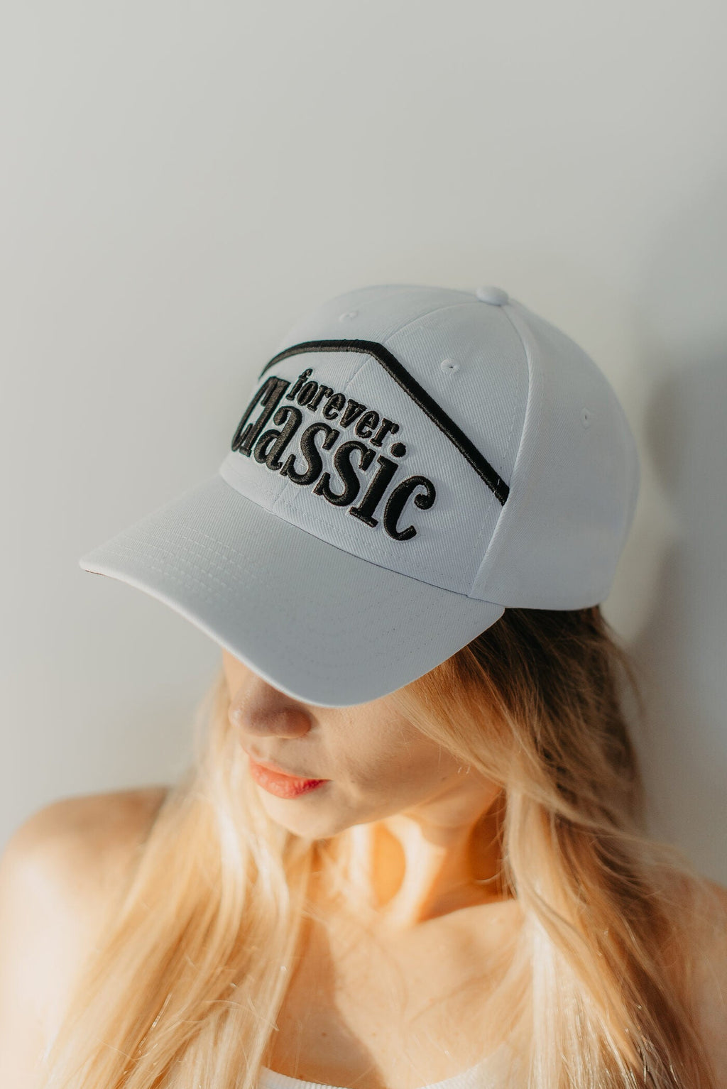 Forever Classic white and black baseball cap with brim