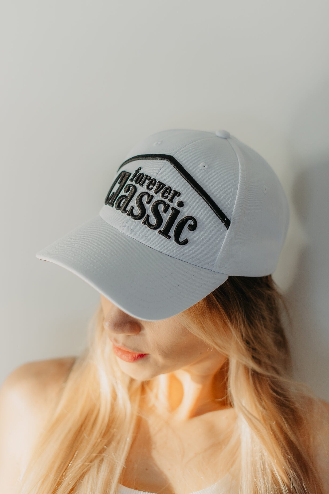 Forever Classic white and black baseball cap with brim