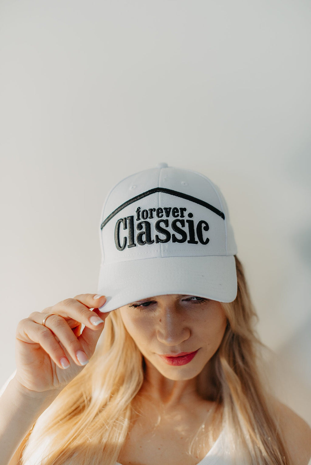 Forever Classic white and black baseball cap with brim