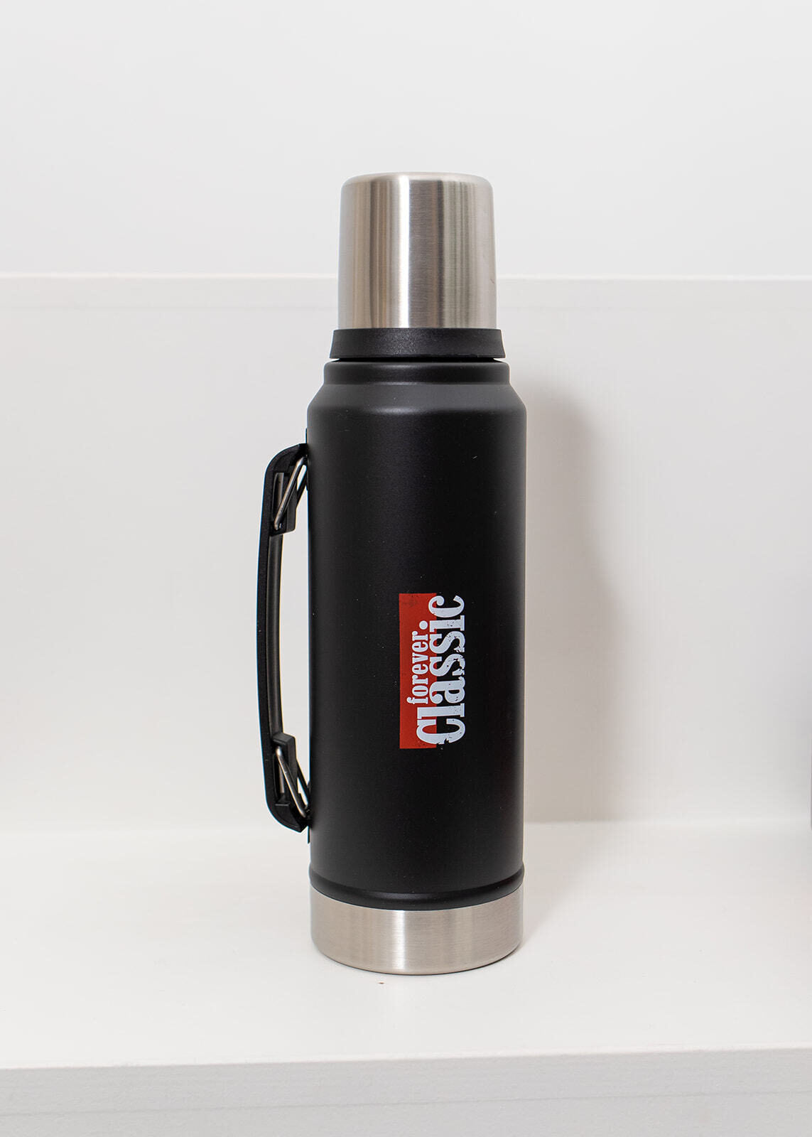 Forever Classic 1 L heat-resistant thermos made from high-quality materials for hot and cold drinks